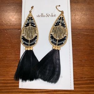 Stella & Dot Wisten Feathered Earringa